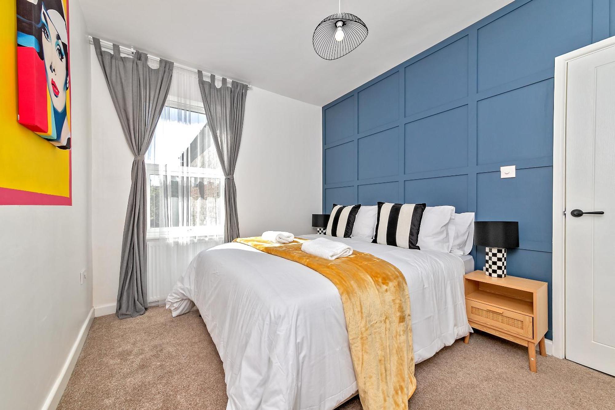 Exclusive Town Centre Home, Free Parking, Walk To Train Station, Near Airport, Luxury Stay, Garden, Pop Art Decor Luton  Exterior photo