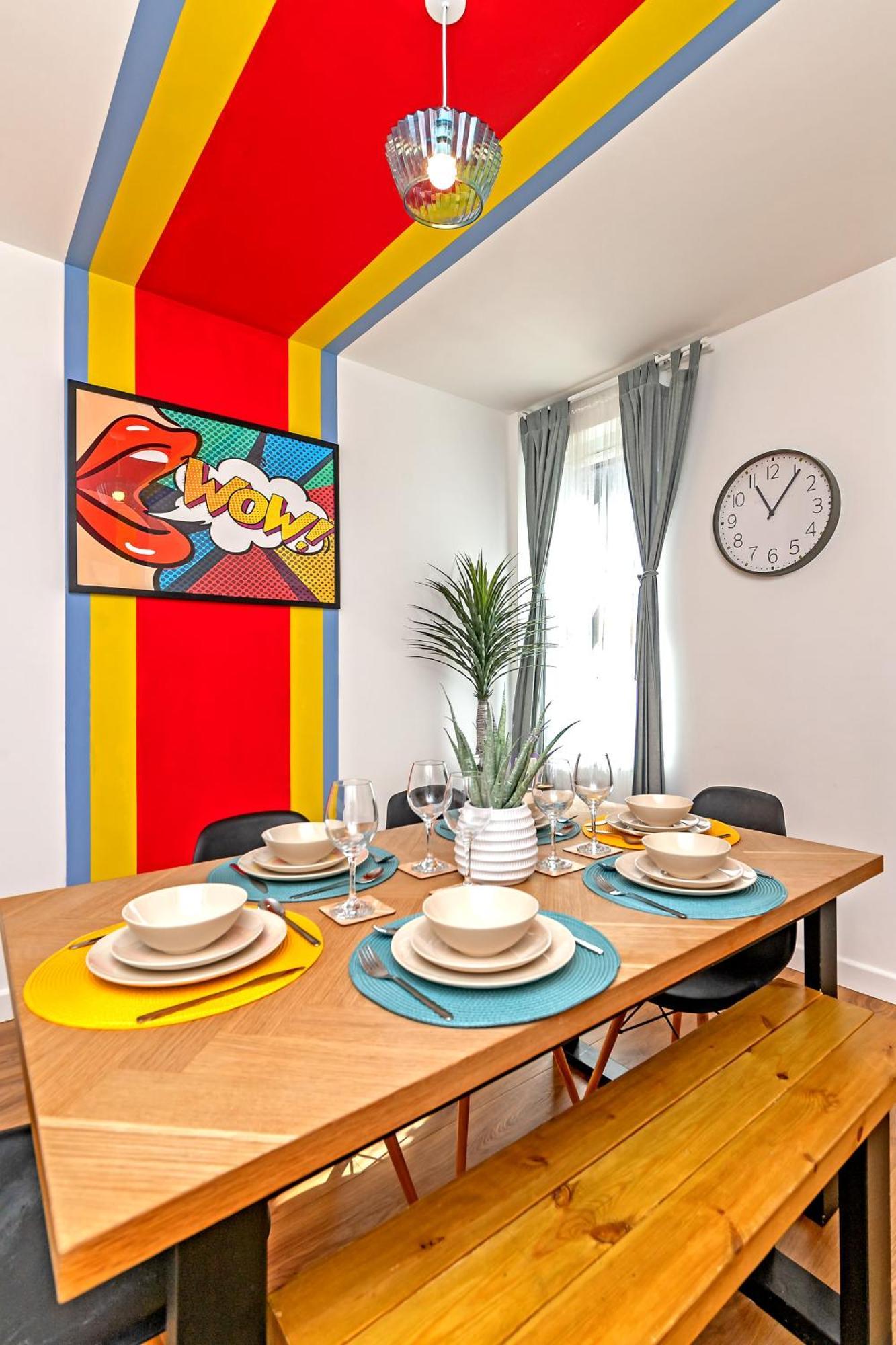 Exclusive Town Centre Home, Free Parking, Walk To Train Station, Near Airport, Luxury Stay, Garden, Pop Art Decor Luton  Exterior photo